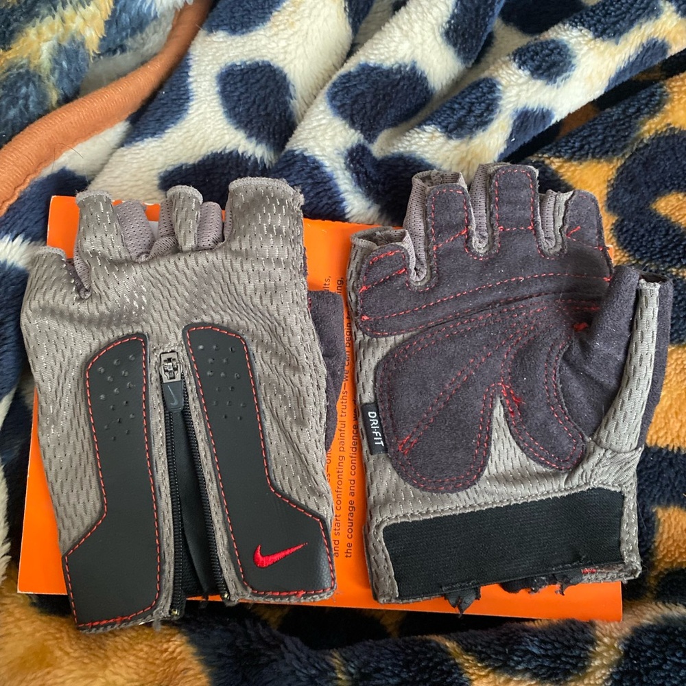 Nike Black and Gray Men's Training Gloves